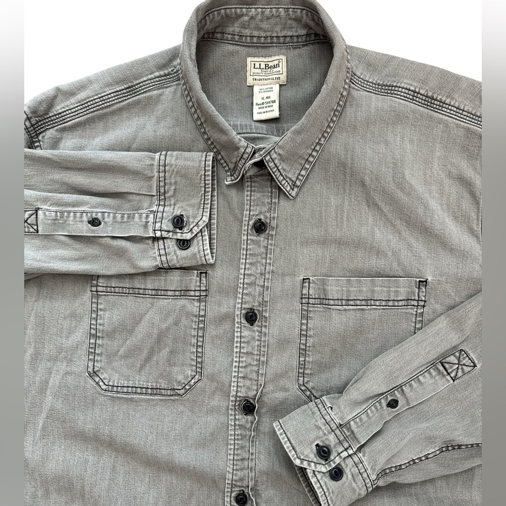 L.L. Bean Men’s Double Pocket Long‎ Sleeve Button Down Shirt Gray/Black Buttons